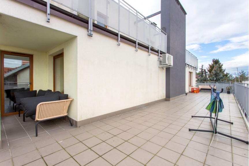 Wrocław, Klecina, Jutrzenki, Mieszkanie 3 pok.72 m2 + taras 50 m2 + 2 miejsca