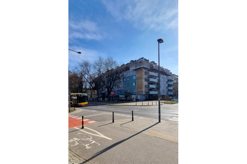 Warszawa, Praga-Południe Grochów, Józefa Chłopickiego, Witryna. Przy głównej ulicy. Na rogu.