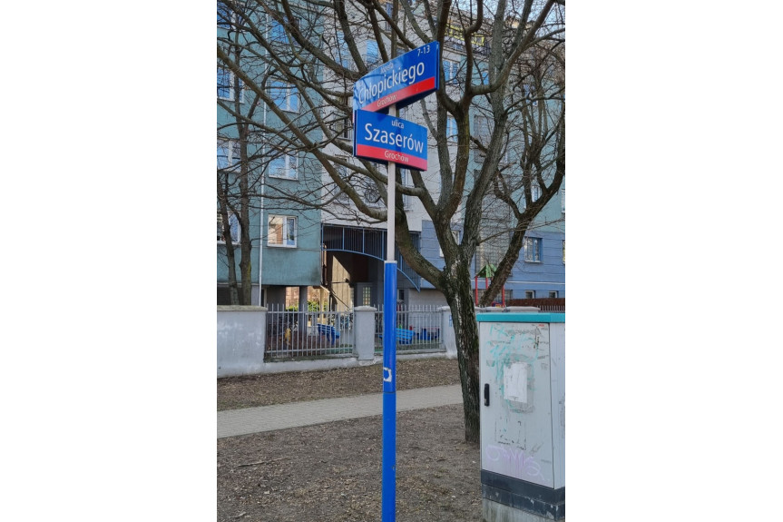 Warszawa, Praga-Południe Grochów, Józefa Chłopickiego, Witryna. Przy głównej ulicy. Na rogu.