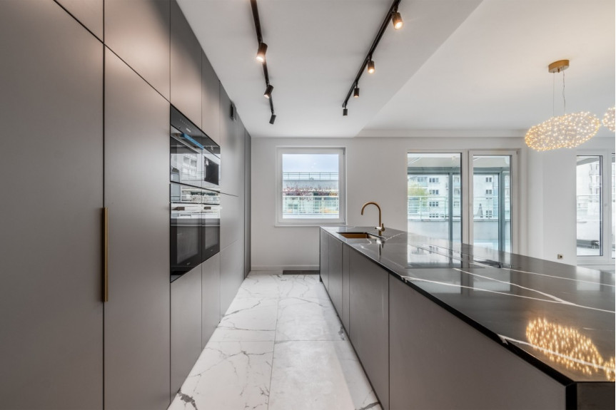 Warszawa, Mokotów Stegny, Aleja Gen. Władysława Sikorskiego, 4-pokojowy apartament z tarasem na Mokotowie