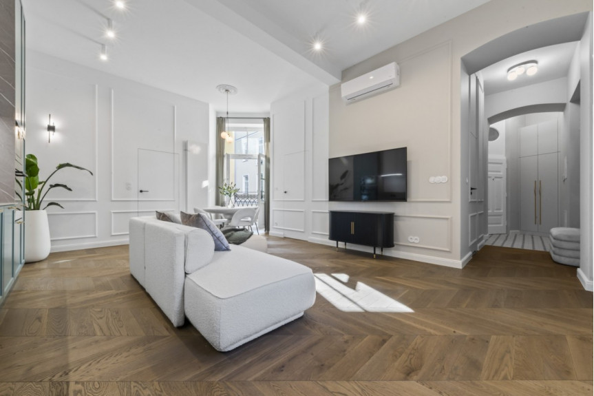Warszawa, Śródmieście, Piękna, Apartament w odrestaurowanej kamienicy ul. Piękna