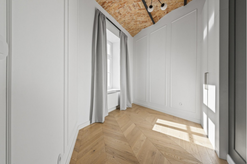 Warszawa, Śródmieście, Piękna, Apartament pod klucz w odrestaurowanej kamienicy