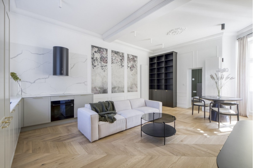 Warszawa, Śródmieście, Piękna, Apartament pod klucz w odrestaurowanej kamienicy