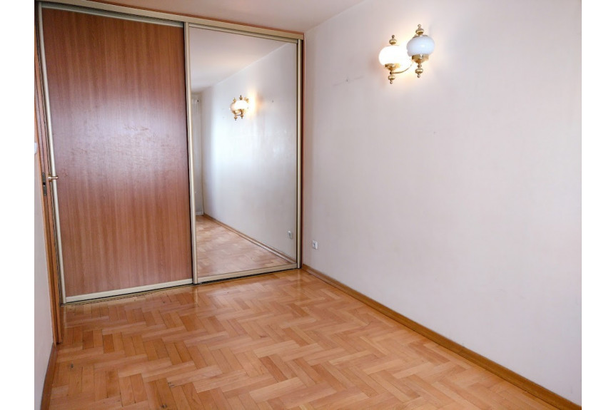 Warszawa, Żoliborz, Izabelli, Sady Żoliborskie, NISKI BUDYNEK, balkon + piwnica