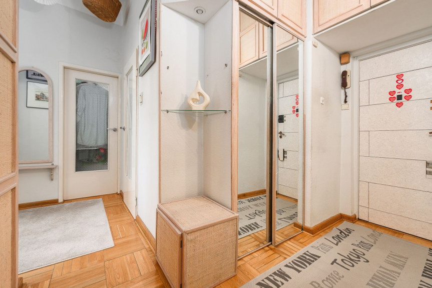 Warszawa, Śródmieście, Aleja Jana Pawła Ii, Metro Rondo ONZ | Norblin | Parking | 3m H |Cicho