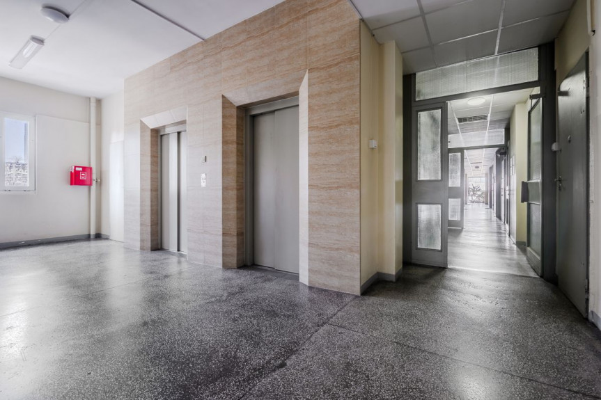 Warszawa, Śródmieście, Aleja Jana Pawła Ii, Metro Rondo ONZ | Norblin | Parking | 3m H |Cicho