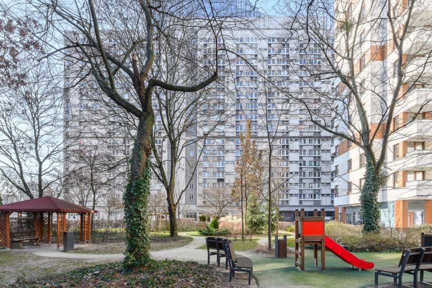 Warszawa, Śródmieście, Aleja Jana Pawła Ii, Metro Rondo ONZ | Norblin | Parking | 3m H |Cicho