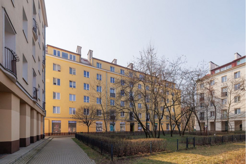 Warszawa, Mokotów, Jurija Gagarina, Dwustronne mieszkanie w kamienicy blisko Łazienek