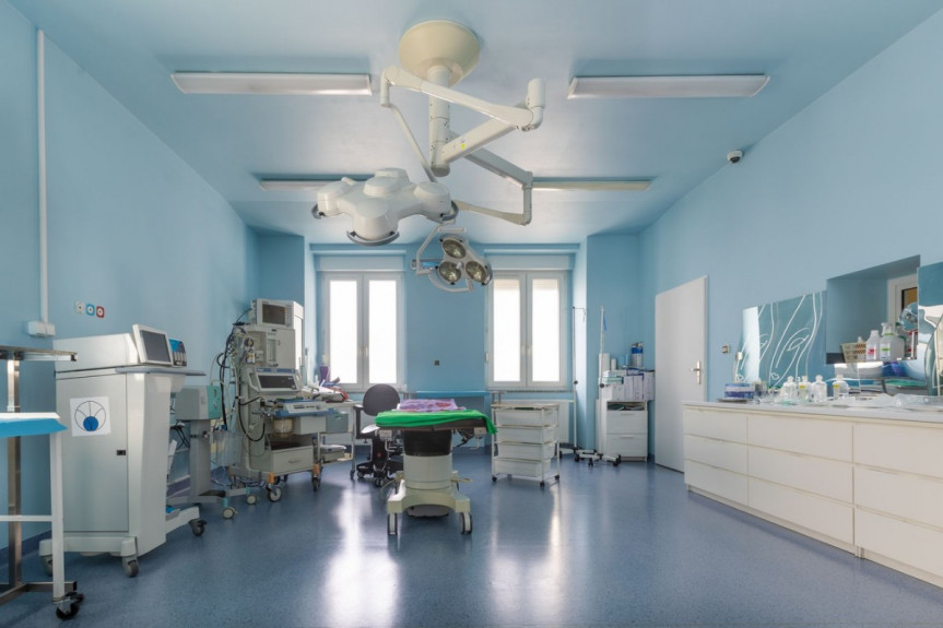 Wrocław, Psie Pole, Zakrzowska, Szpital jednodniowy z salą operacyjną i sprzętem