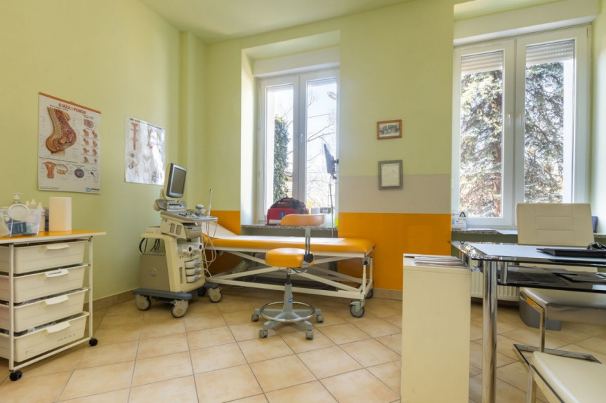 Wrocław, Psie Pole, Zakrzowska, Szpital jednodniowy z salą operacyjną i sprzętem