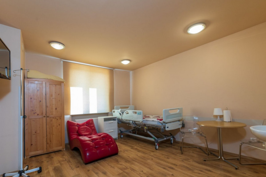Wrocław, Psie Pole, Zakrzowska, Szpital jednodniowy z salą operacyjną i sprzętem