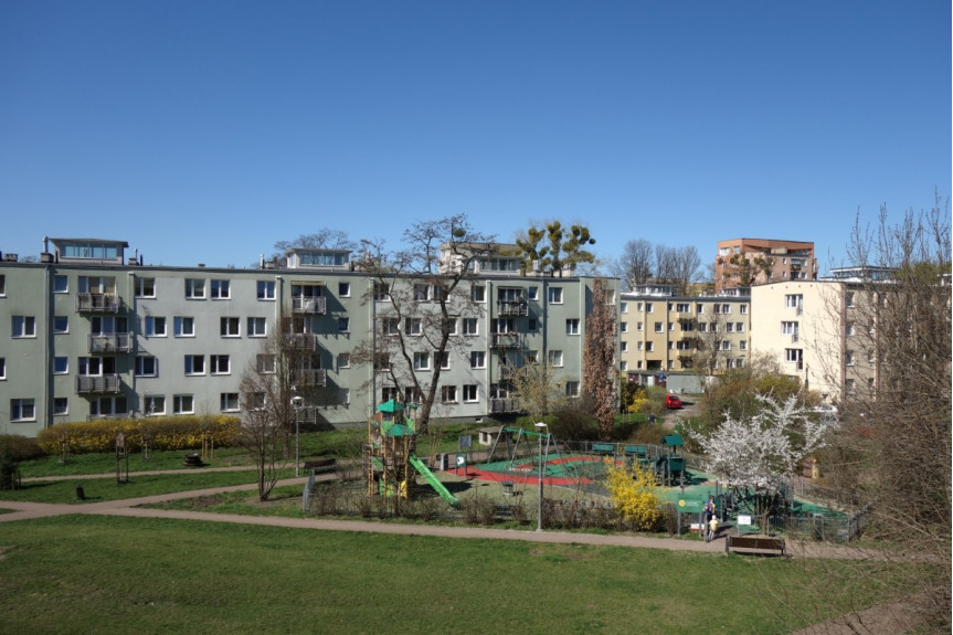 Warszawa, Wola, Żytnia, Trzy Rozkładowe Pokoje w Niskim Bloku z Cegły