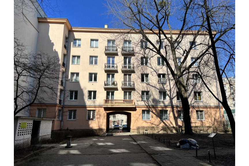Warszawa, Śródmieście, Aleja Solidarności, Kamienica, hala mirowska, metro, cicha okolica