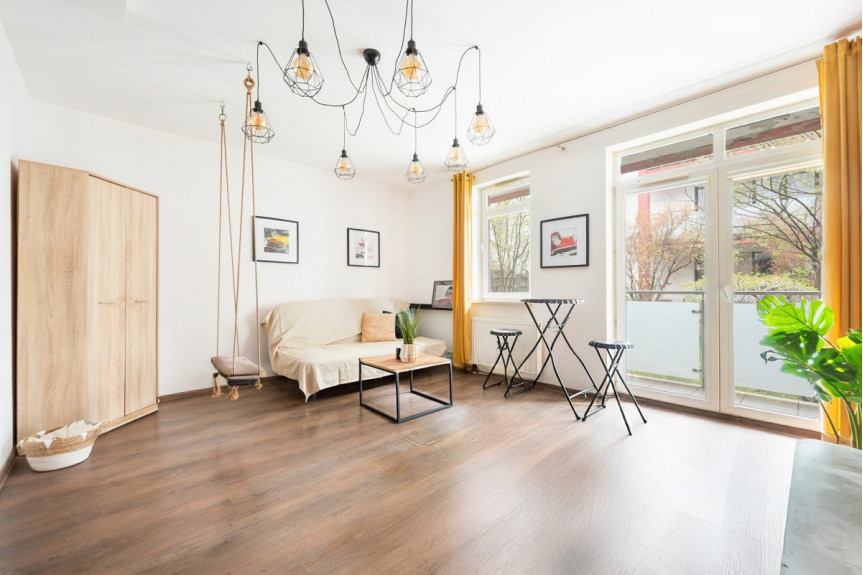Warszawa, Włochy, Szczęsna, 32 m2 z balkonem i ogródkiem