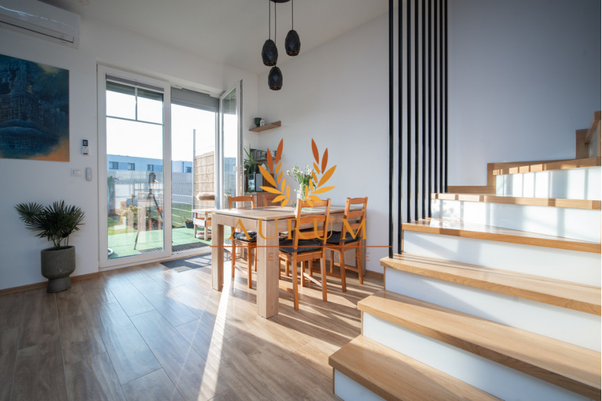 Piaseczyński, Lesznowola, Zgorzała, Słowika, Piękny dom w zabudowie szeregowej