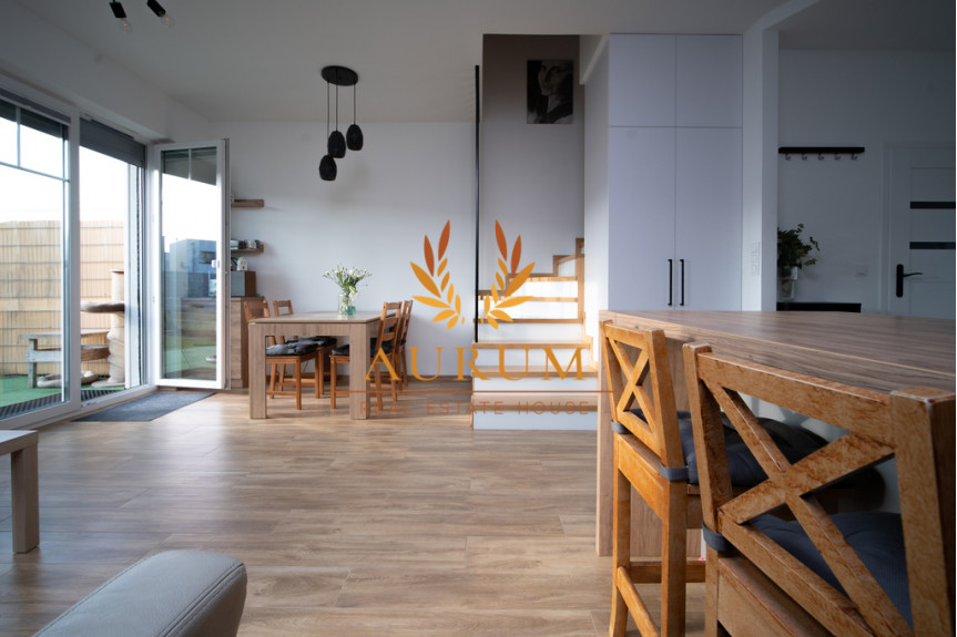 Piaseczyński, Lesznowola, Zgorzała, Słowika, Piękny dom w zabudowie szeregowej